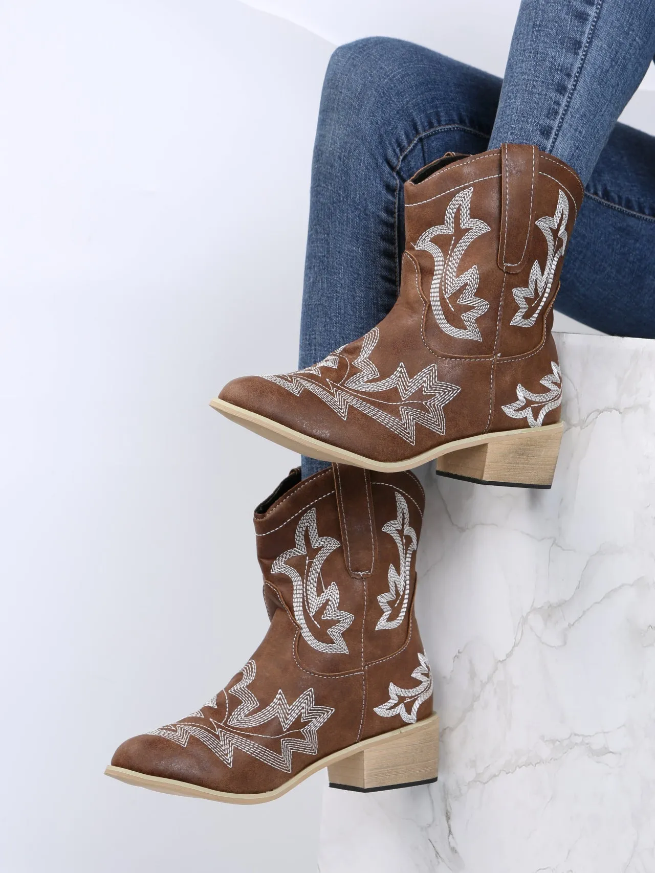 elveswallet Embroidered Floral Chunky Heel Martin Boots